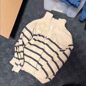 Abercrombie & Fitch Beige and Black Zip Up Sweater